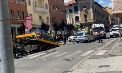 Grave incidente in via Torino: ferite due donne - FOTO
