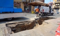 Perdita di gas in via Mazzini a Cossato: strada chiusa e lavori urgenti di ripristino