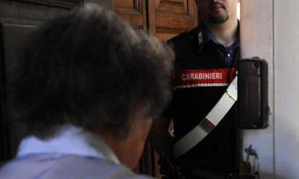 Truffa un anziano in taxi poi torna a Napoli in treno: fermato in stazione con addosso il bottino