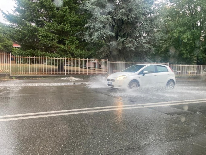Bomba d’acqua sul Biellese con danni e allagamenti. Più di 50 chiamate in mezz’ora ai Vigili del fuoco