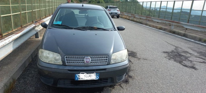 Uccide la mamma e poi si getta dal ponte di Pistolesa