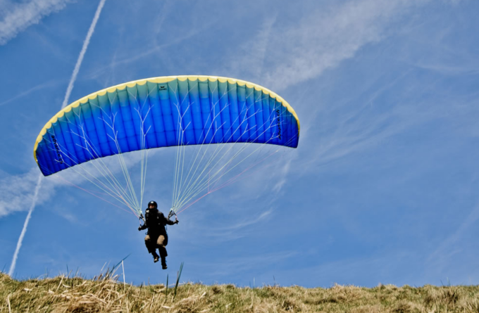 31enne miracolato dopo essere precipitato con il parapendio sulle alture biellesi
