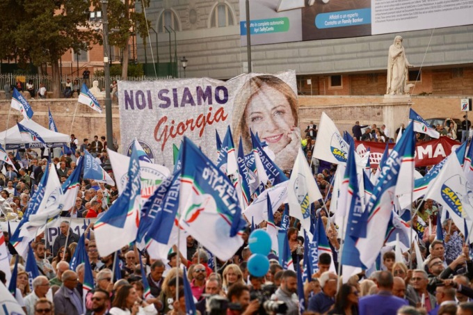 Giorgia travolge rivali e alleati. Gli exit poll in attesa dello spoglio