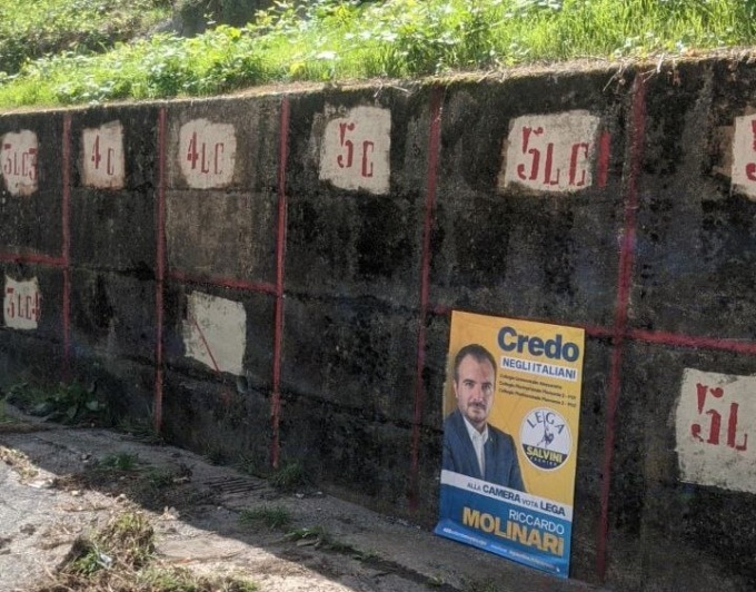 Elezioni 2022: strappati i manifesti del Movimento 5 Stelle