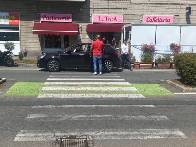 Riapre il bar “Le tre A” di viale Macallé. Mentre il padre replica all’ex dipendente che gli ha ucciso il figlio