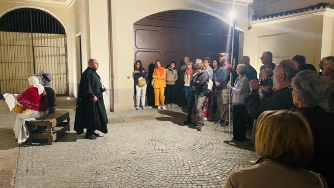 Un “Tour Noir” da brividi: turni pieni per lo spettacolo di Teatrando a #fuoriluogo