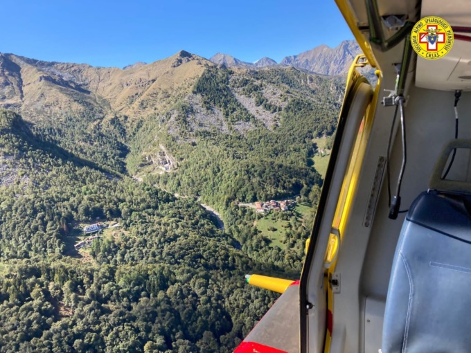 Si frattura una caviglia sul Monte Cucco, escursionista tratto in salvo dal Soccorso Alpino