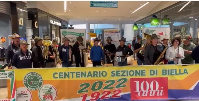 Alpini, cento anni e non sentirli: sabato flash mob