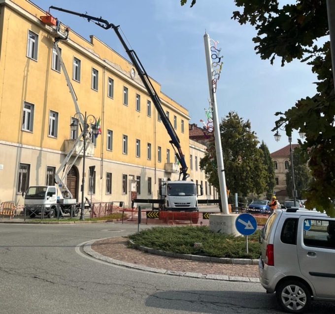 Piazza, Martiri, lavori in corso dopo il distacco dei calcinacci dall’Ic