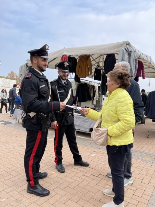 Dal finto tecnico dell’acquedotto al finto avvocato: i Carabinieri insegnano agli anziani a evitare le truffe