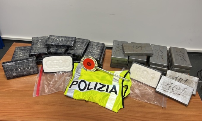 In carcere i due autotrasportatori biellesi con 40 kg di cocaina sul camion cisterna
