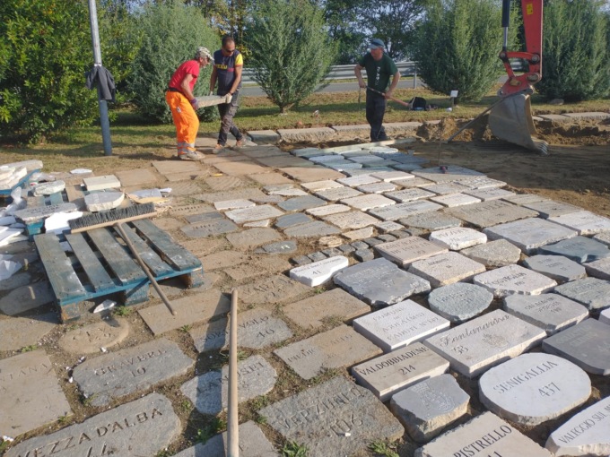 Via alla posa del secondo lotto del Nuraghe Chervu con le pietre donate da centinaia di paesi