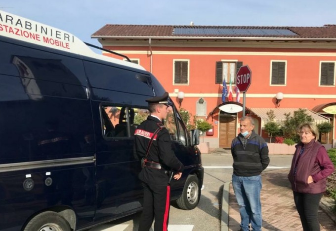 Prevenzione contro le truffe. La Stazione Mobile dei Carabinieri di Mottalciata fa tappa a Gifflenga.