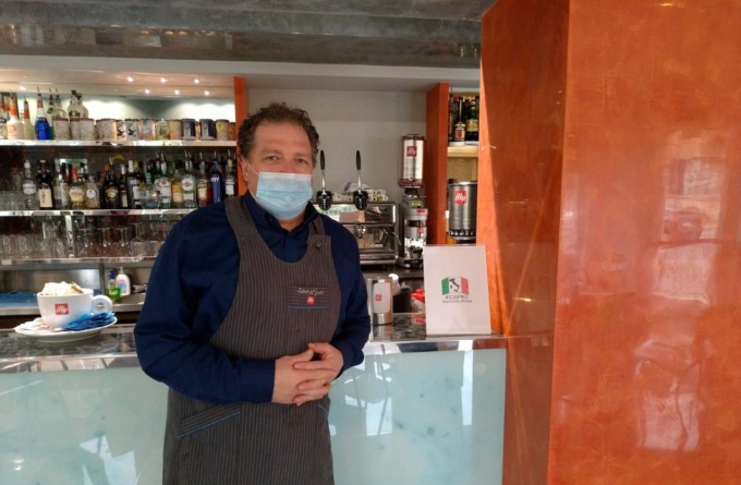 Il barista multato: «Ma rifarei tutto»