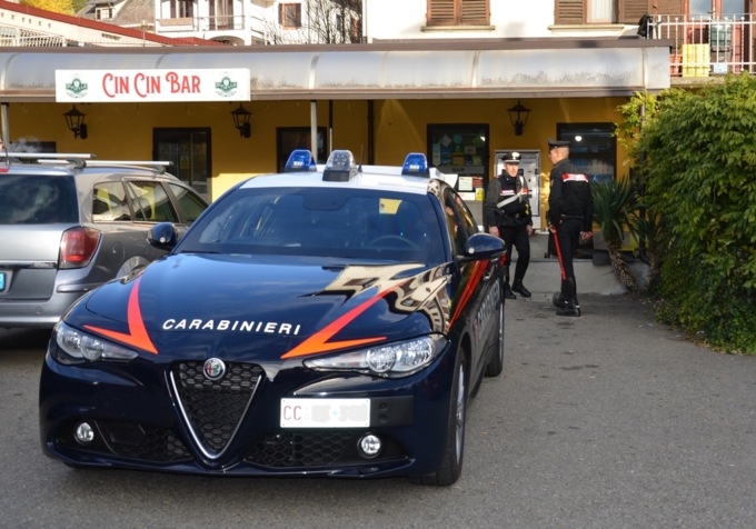 Furto in tabaccheria: bottino da 400 euro, scappa ma viene individuato subito