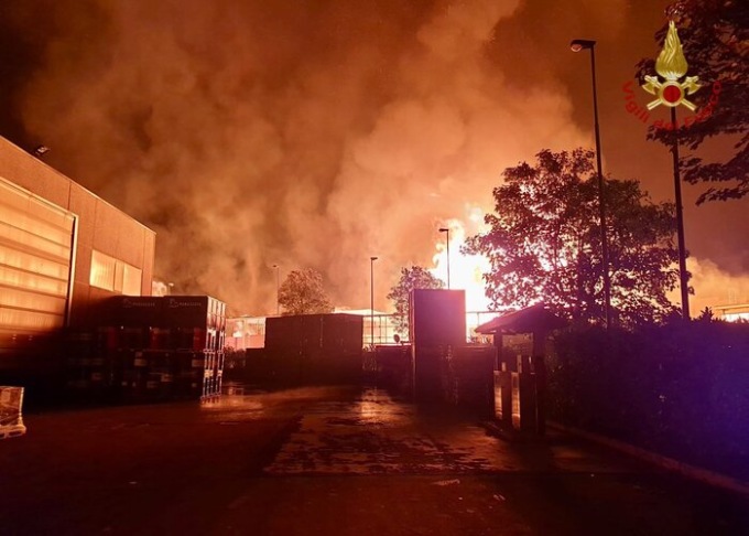 Vigili del Fuoco di Biella al lavoro per l’incendio di Villastellone