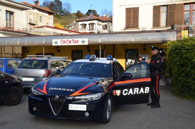 Ruba di notte stecche di sigarette al “Cin Cin Bar” di via Ivrea: preso dai Carabinieri