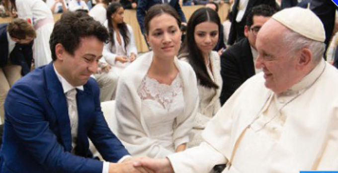 Novelli sposi biellesi in udienza dal Papa