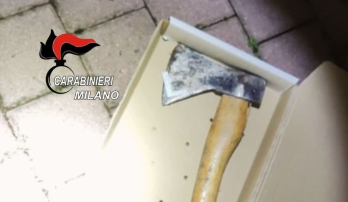 L’accetta per colpire il dottor Giorgio Falcetto trovata nella cantina del suo aggressore