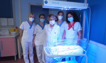 Innovativa lampada per la Neonatologia: è il dono della Pro loco di Ponderano