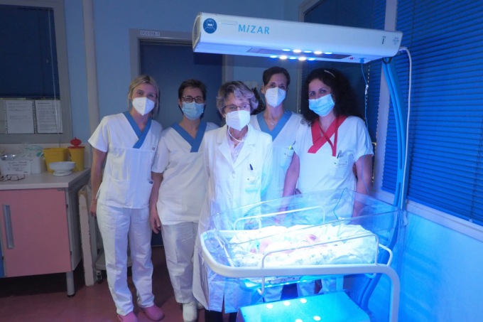 Innovativa lampada per la Neonatologia: è il dono della Pro loco di Ponderano