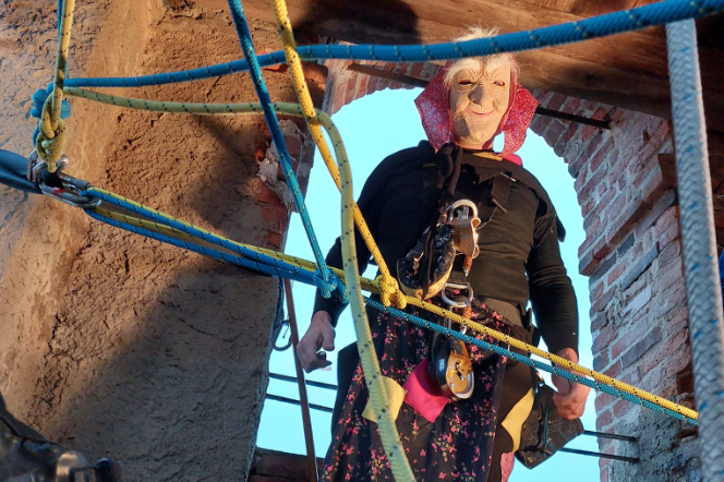 La Befana si è calata dal campanile