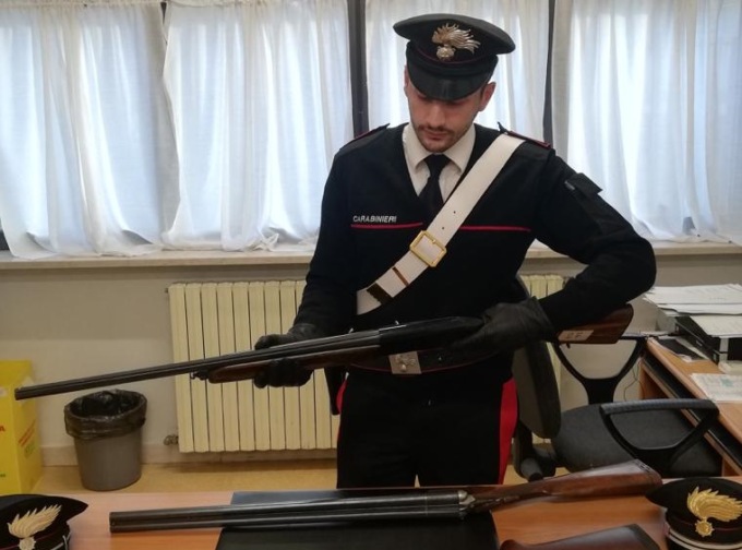 Testimoni di Geova accolti a fucilate (in aria) da un 72enne biellese