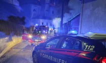 Quaregna: cittadini svegliati all'alba dal rogo di una legnaia