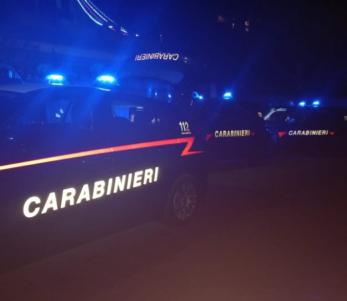 Musica alta e schiamazzi dall’oratorio in piena notte: i vicini chiamano i Carabinieri
