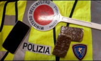 Fermati dalla Polizia di Biella con mezzo chilogrammo di hashish e 7mila euro in contanti. Quattro in manette