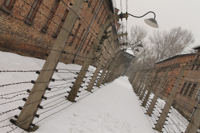Giorno della Memoria a “Su Nuraghe”: Immagini dal Lager di Auschwitz e dalla fabbrica di Schindler in Cracovia