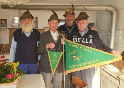 Compleanno speciale: fondatore del gruppo Alpini di Mottalciata spegne 102 candeline