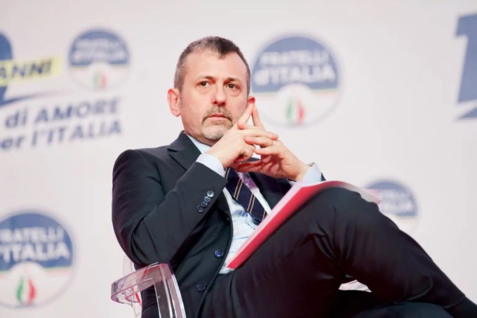 Caso Cospito, il sottosegretario Delmastro indagato per rivelazione di segreto d’ufficio