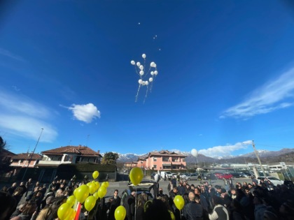 Il saluto ad Asia vola verso il cielo