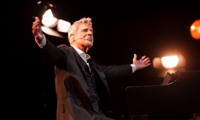 Claudio Baglioni questa sera a Biella: “Che carriera la mia, faccio ancora il bis”