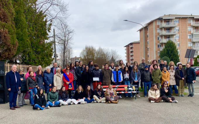 Panchine rosse, le donne Cgil all’attacco