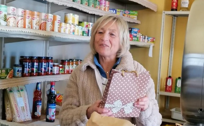 Chiude il negozio di alimentari