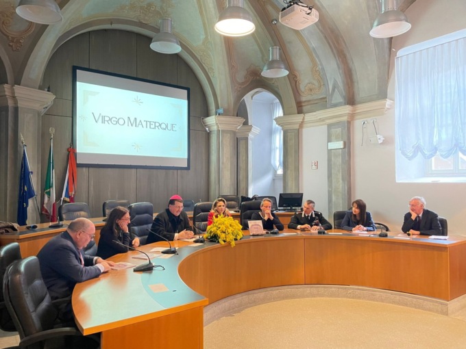 Inaugurata la mostra “Virgo materque”