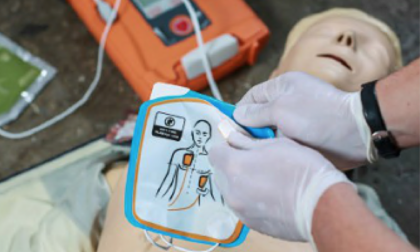 Tavigliano, la Pro loco dona un defibrillatore