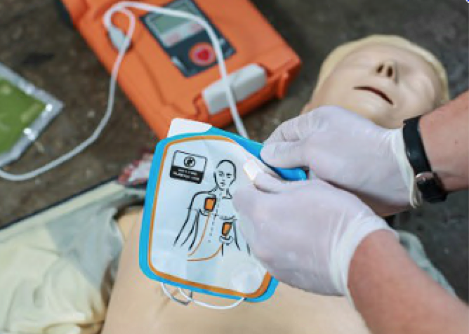 Tavigliano, la Pro loco dona un defibrillatore
