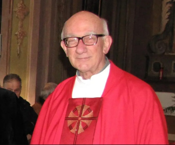 Si prega per don Gianni Padrolini, colpito da malore durante la messa