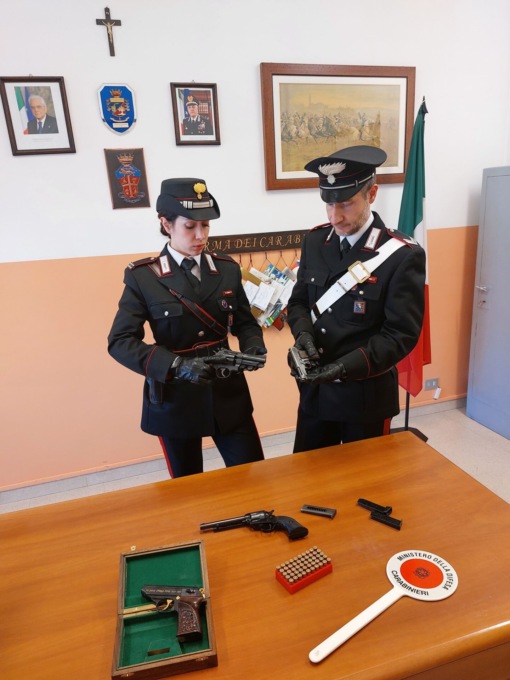 Sposta le armi dal Torinese in Valle Cervo e non chiede l’autorizzazione: pensionato di 77 anni denunciato