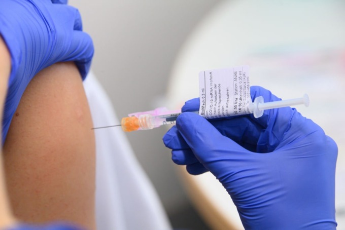 L’Ordine dei Medici radia il dentista no-vax dal braccio di silicone
