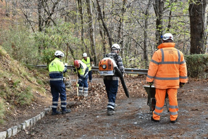 Grande gesto degli Alpini: puliti i canali di raccolta dell’acqua in Burcina