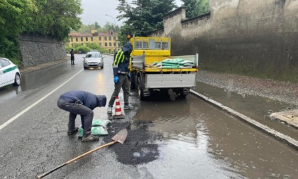 Biella, buche per le piogge: addetti al lavoro sulle strade