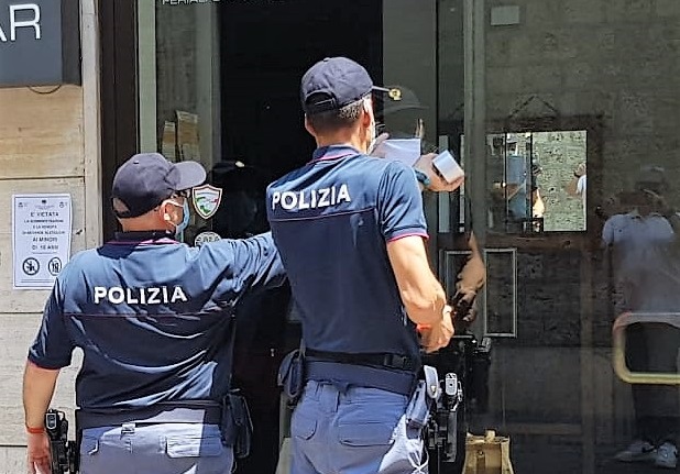 Il barista non indica i prezzi ai clienti. Multa da 500 a 2700 euro