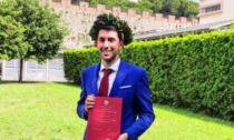 Studente sordo si laurea in medicina