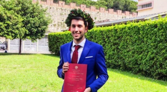 Studente sordo si laurea in medicina