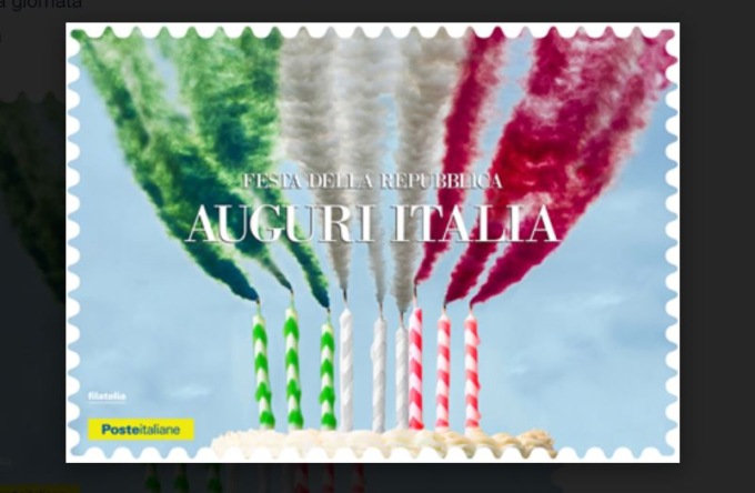 Una colorata cartolina filatelica di Poste Italiane per la Festa della Repubblica