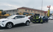 Tamponamento a Cerrione: una delle auto prende fuoco